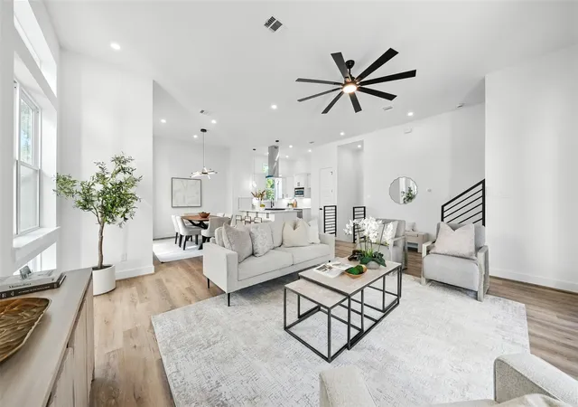 1st image of 1913 Hoskins Dr #E, Houston, TX 77080 | MLS# 45588632