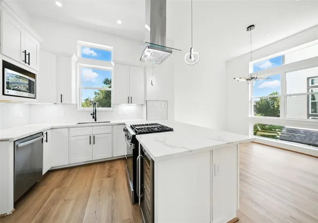 4th image of 1913 Hoskins Dr #E, Houston, TX 77080 | MLS# 45588632