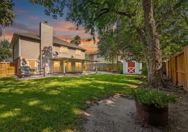 Photo 4 of Single family home for sale at 1118 Wentworth Dr, Pearland, TX 77584 | MLS# 36249390 | Listing updated on 2026-10-03