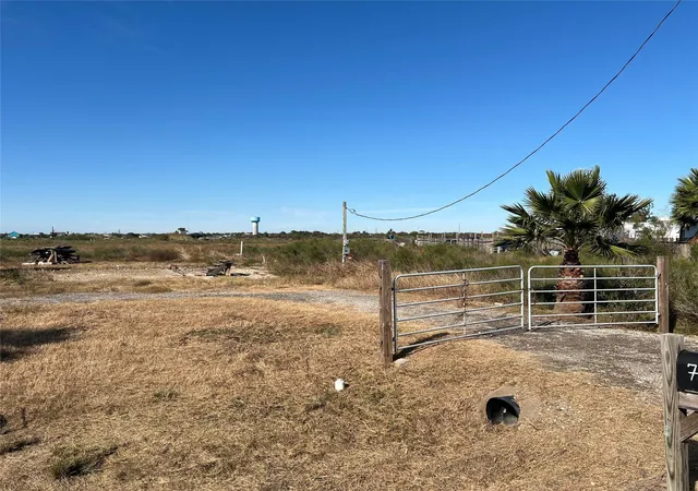 1st image of 704 18th St, Dickinson, TX 77539 | MLS# 58788736
