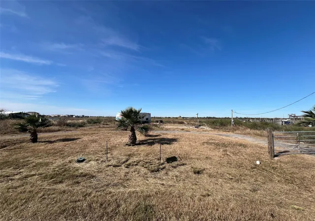 2nd image of 704 18th St, Dickinson, TX 77539 | MLS# 58788736