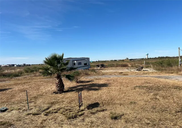 3rd image of 704 18Th St, Dickinson, TX 77539 | MLS# 58788736