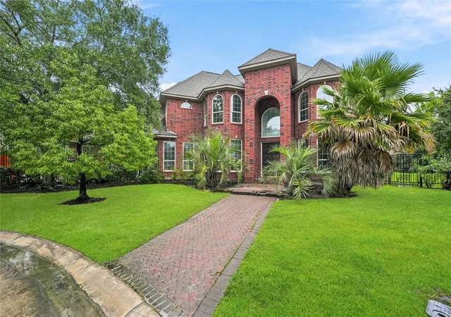 Photo 3 of Single family home for sale at 927 Peachwood Bnd Dr, Houston, TX 77077 | MLS# 34289258 | Listing updated on 2026-07-20