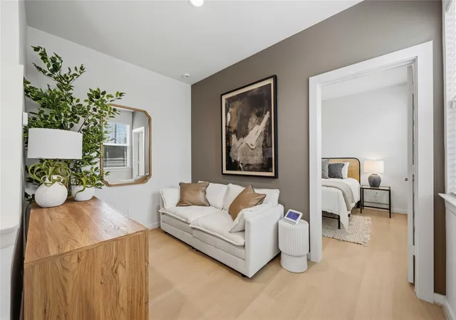 3rd image of 817 Thornton Rd #E, Houston, TX 77018 | MLS# 60668544