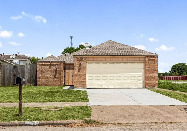 3rd image of 13206 Sharpbill Dr, Houston, TX 77083 | MLS# 75838202