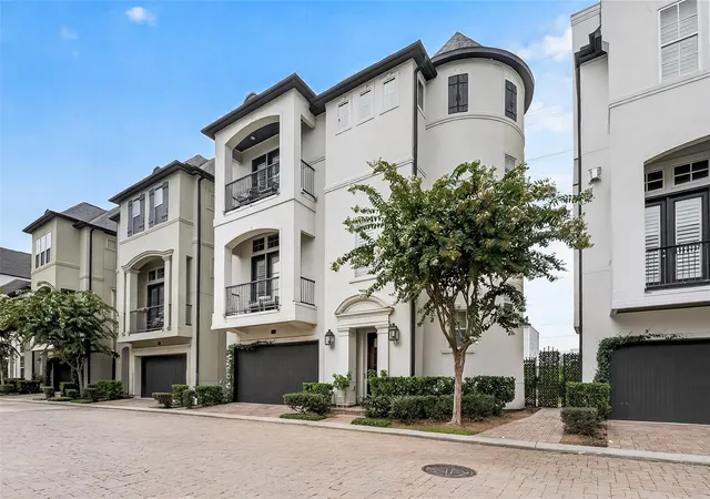 Photo 3 of Single family home for sale at 10929 Upland Park, Houston, TX 77043 | MLS# 24390504 | Listing updated on 2026-07-23