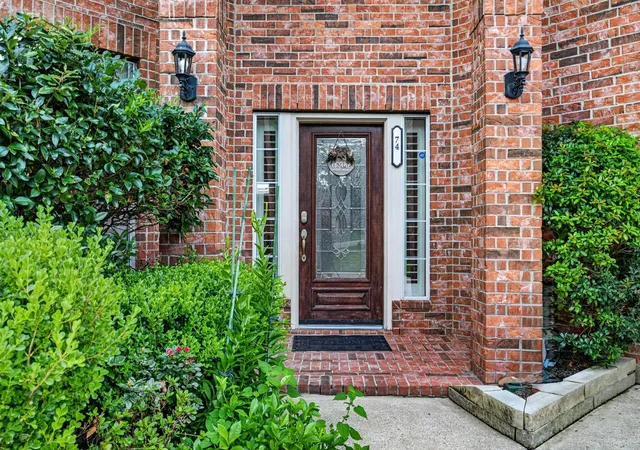 Photo 2 of Single family home for sale at 74 Oriel Oaks Cir, Spring, TX 77382 | MLS# 55344703 | Listing updated on 2026-09-08