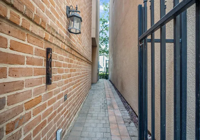 Photo 4 of Single family home for sale at 5035 La Branch St, Houston, TX 77004 | MLS# 63978342 | Listing updated on 2026-09-04