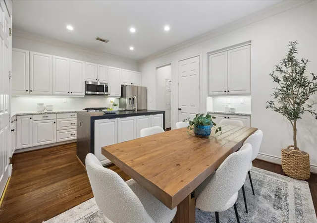 3rd image of 2421 North Blvd, Houston, TX 77098 | MLS# 43733677