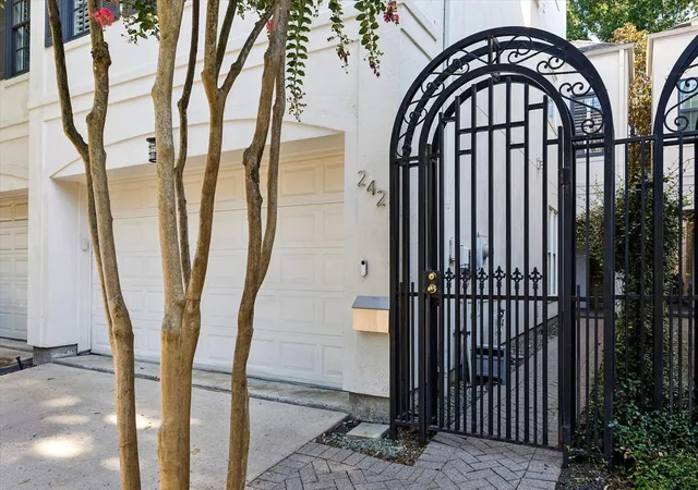 4th image of 2421 North Blvd, Houston, TX 77098 | MLS# 43733677