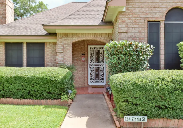 4th image of 124 Zinnia St, Lake Jackson, TX 77566 | MLS# 24727228