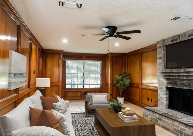 Photo 2 of Single family home for sale at 2118 Waterfall Dr, Missouri City, TX 77489 | MLS# 60110786 | Listing updated on 2026-09-10