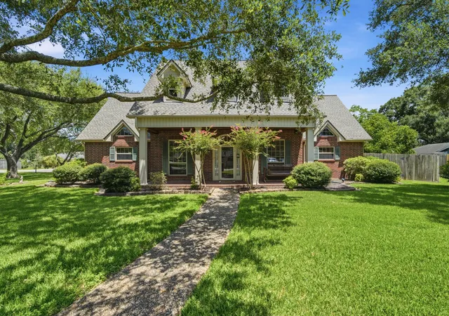 Homes for sale in Pearland, TX | 2516 Woodcreek Dr, Pearland, TX 77581 | MLS# 51240549