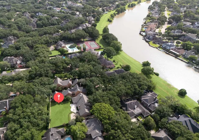 2nd image of 1422 Oyster Point Dr, Sugar Land, TX 77478 | MLS# 70648732