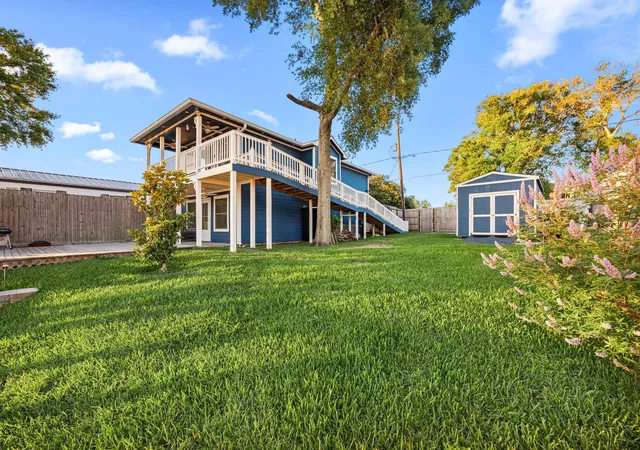 3rd image of 3114 Bay Oaks Harbor Dr, Baytown, TX 77523 | MLS# 54266245