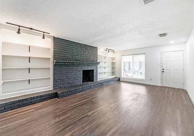 3rd image of 9414 Springview Ln, Houston, TX 77080 | MLS# 34259264