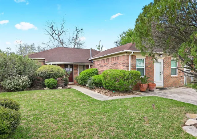 3rd image of 5405 Hazel St, Baytown, TX 77521 | MLS# 26655839