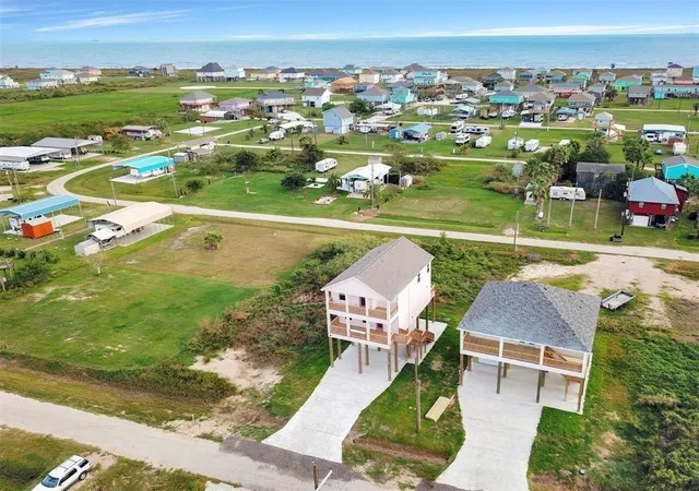2nd image of 120 Jewel Dr, Port Bolivar, TX 77650 | MLS# 9199383
