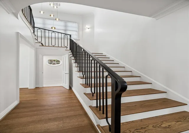 Photo 4 of Sale Pending at 6130 Annapolis St, Houston, TX 77005 | MLS# 98252158 | Listing updated on 2026-09-12
