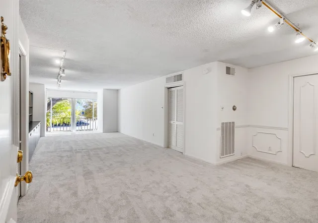 2nd image of 5050 Ambassador Wy #218, Houston, TX 77056 | MLS# 76297941