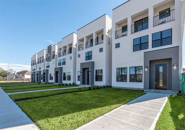 Homes for sale in Houston, TX | 15000 S Richmond Ave #5, Houston, TX 77082 | MLS# 31718270