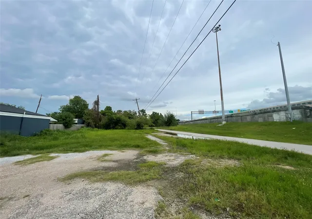 2nd image of 5500 Jensen Dr, Houston, TX 77026 | MLS# 14947208