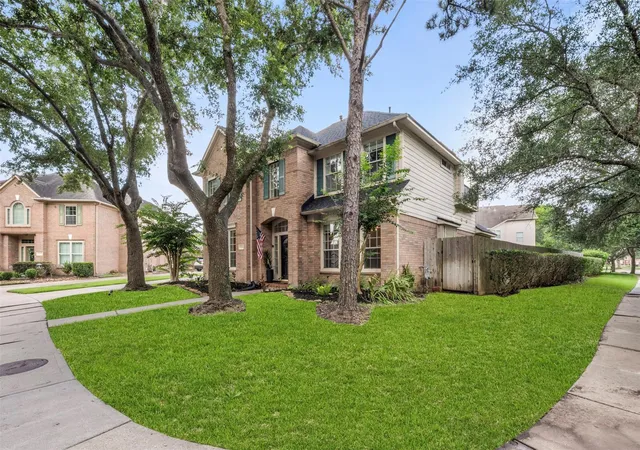Homes for sale in Friendswood, TX | 3016 Autumn Creek Dr, Friendswood, TX 77546 | MLS# 22077012