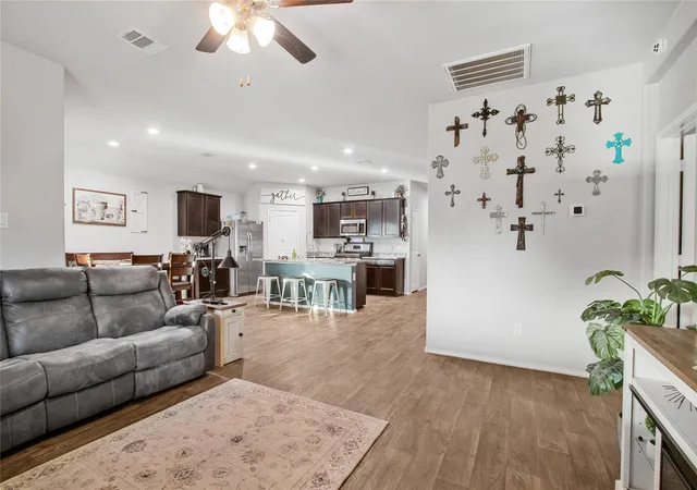 4th image of 3935 Barnacle Ct, Baytown, TX 77521 | MLS# 30688620