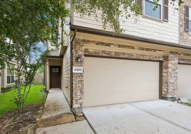 3rd image of 6438 Stoney Creek Dr, Pasadena, TX 77503 | MLS# 20027342