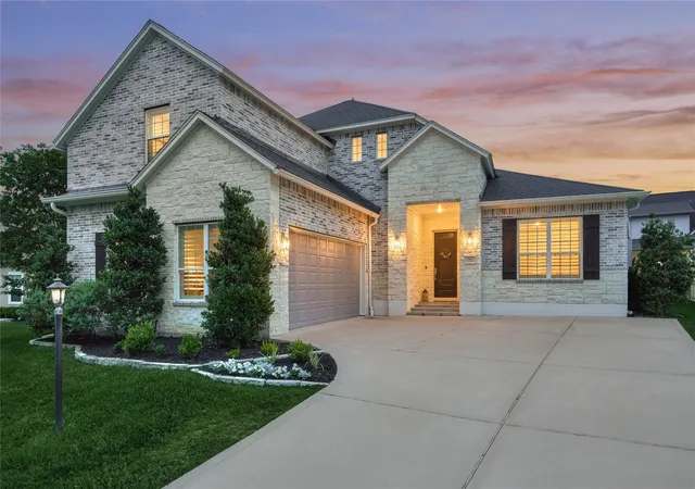 Photo 3 of Single family home for sale at 71 Victoria Dr W, Montgomery, TX 77356 | MLS# 89875385 | Listing updated on 2026-09-02
