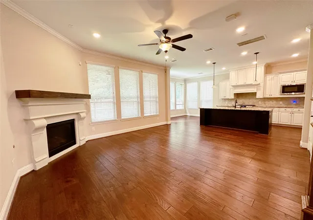 Photo 2 of Townhouse for sale at 11 Silver Rock Dr, Tomball, TX 77375 | MLS# 66421187 | Listing updated on 2026-08-28