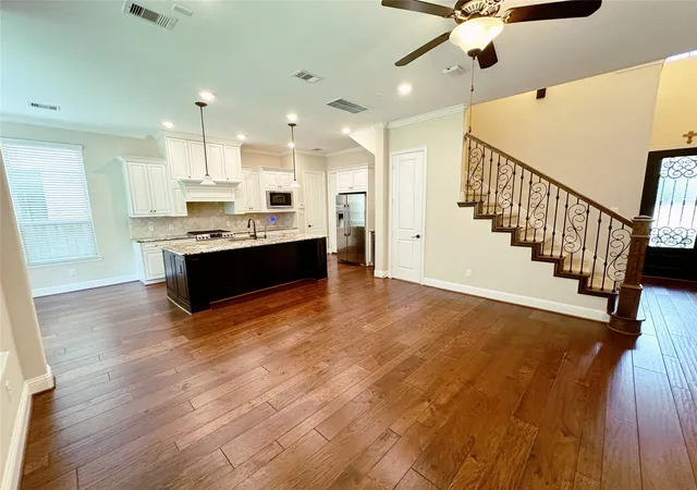 Photo 3 of Townhouse for sale at 11 Silver Rock Dr, Tomball, TX 77375 | MLS# 66421187 | Listing updated on 2026-08-28