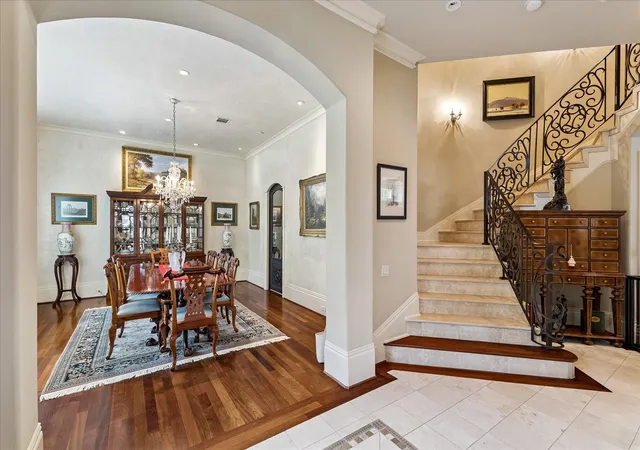 5th image of 2242 Pelham Dr, Houston, TX 77019 | MLS# 42044068