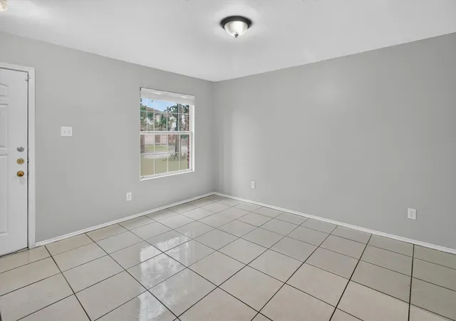 Photo 2 of Sale Pending at 639 Regal Holw Ln, Houston, TX 77073 | MLS# 72675669 | Listing updated on 2026-09-22