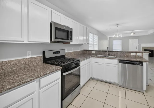 Photo 3 of Sale Pending at 639 Regal Holw Ln, Houston, TX 77073 | MLS# 72675669 | Listing updated on 2026-09-22