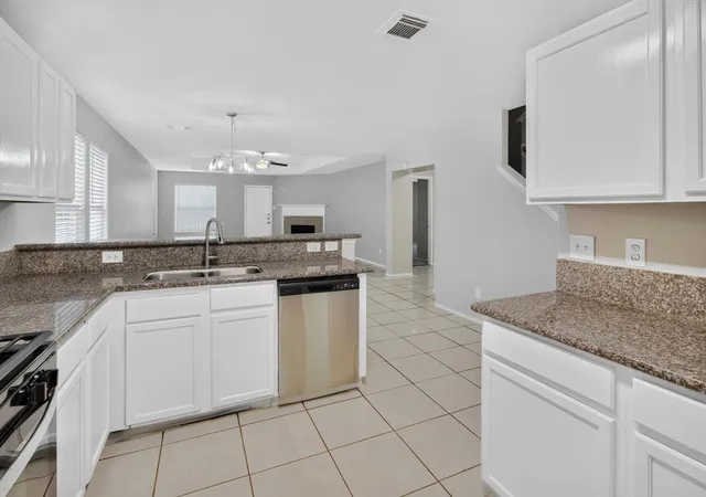 Photo 4 of Sale Pending at 639 Regal Holw Ln, Houston, TX 77073 | MLS# 72675669 | Listing updated on 2026-09-22