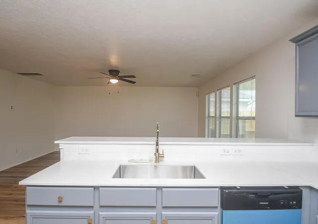 4th image of 5443 Cilantro Ln, Baytown, TX 77521 | MLS# 23554028