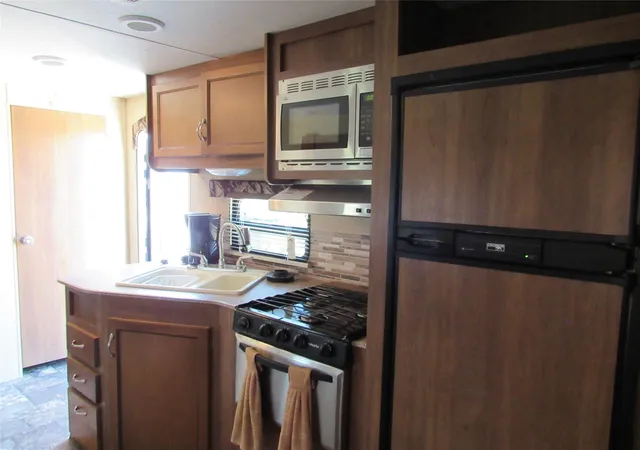 4th image of 221 County Road 299, Bay City, TX 77414 | MLS# 45874746