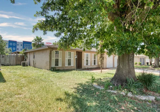 Photo 2 of Sale Pending at 13907 Peatwood Rd, Houston, TX 77038 | MLS# 98550726 | Listing updated on 2026-09-16