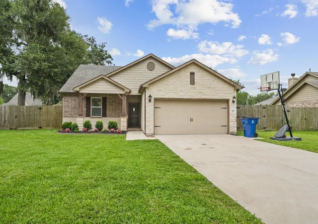 1st image of 227 Forest Park Dr, West Columbia, TX 77486 | MLS# 14885069