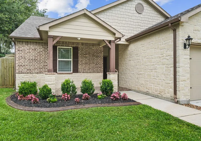 2nd image of 227 Forest Park Dr, West Columbia, TX 77486 | MLS# 14885069