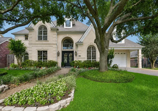 Photo 1 of Single family home for sale at 2926 Quincannon Ln, Houston, TX 77043 | MLS# 93796219 | Listing updated on 2026-09-20