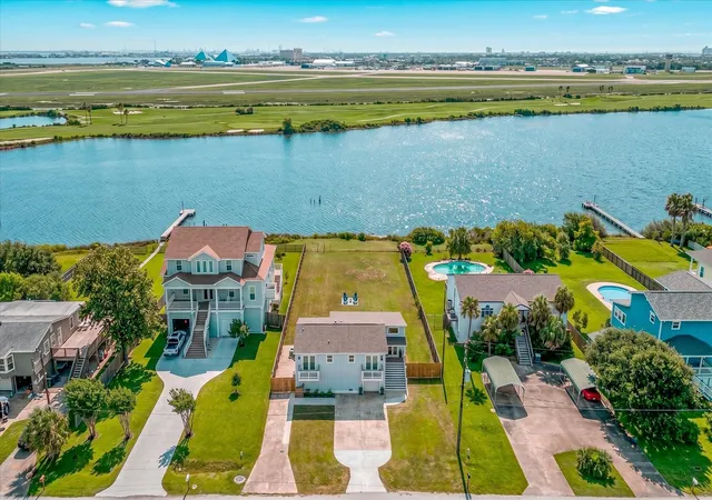 Homes for sale in Galveston, TX | 2006 Sydnor Ln, Galveston, TX 77554 | MLS# 68185050