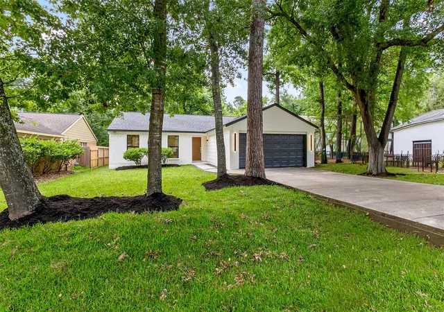 Homes for sale in Spring, TX | 21 N Wavy Oak Cir, Spring, TX 77381 | MLS# 15387051