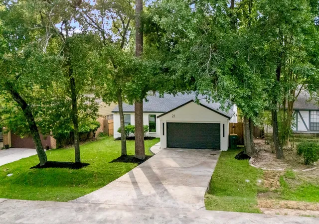 Homes for sale in Spring, TX | 21 N Wavy Oak Cir, Spring, TX 77381 | MLS# 15387051