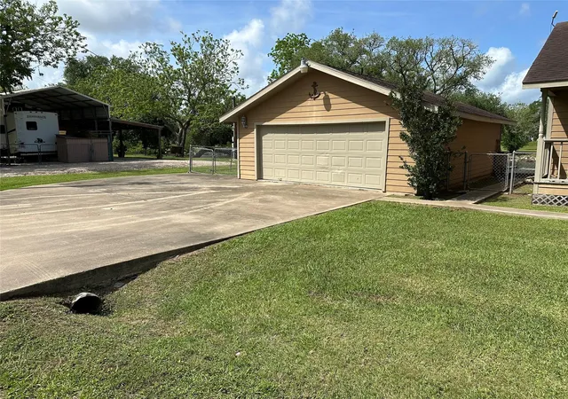 5th image of 242 Sir Lancelot Dr N, Bay City, TX 77414 | MLS# 17423037