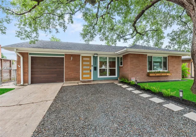 2nd image of 5230 Libbey Ln, Houston, TX 77092 | MLS# 32690546