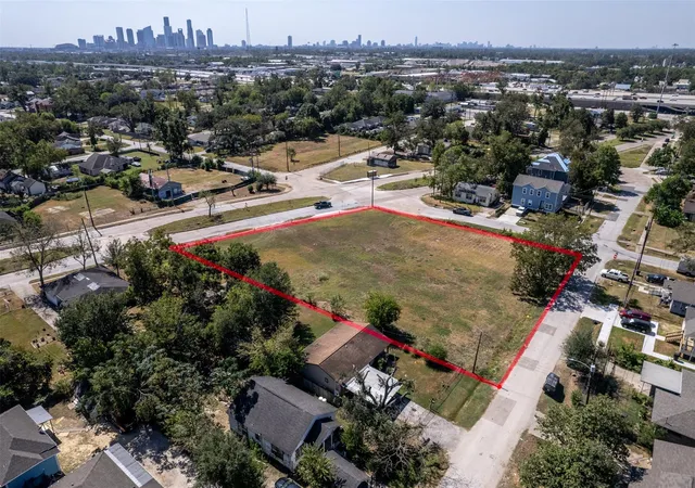 2nd image of 3313 Cavalcade St, Houston, TX 77026 | MLS# 21921056