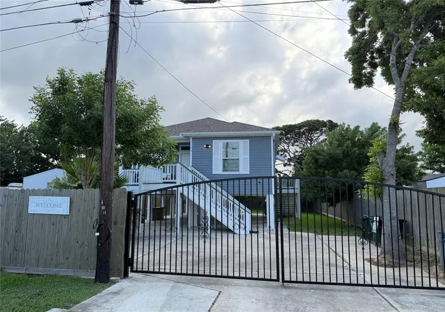 1st image of 1130 10th Street, Dickinson, TX 77539 | MLS# 45775142