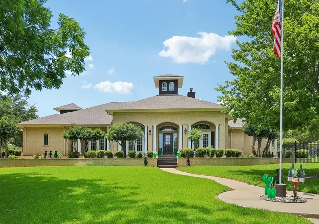 Photo 1 of Single family home for sale at 118 Waterfront Dr, Montgomery, TX 77356 | MLS# 8663861 | Listing updated on 2026-09-17
